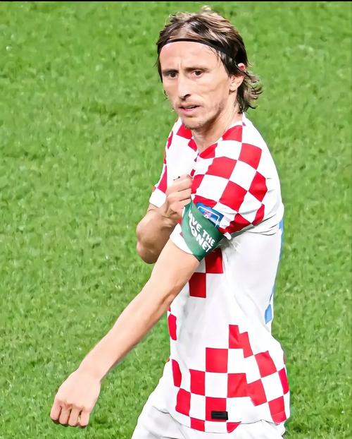 快船险胜活塞 哈登低迷