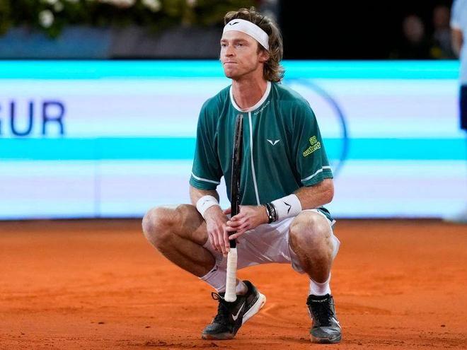 一再在国际 一再在国际